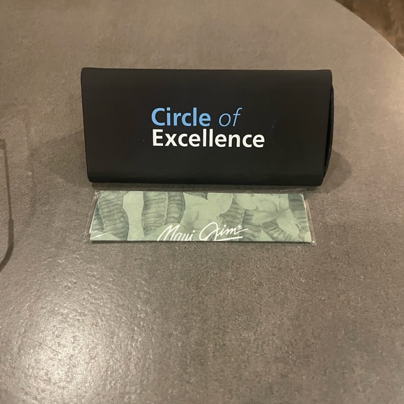 Maui Jim Violet Lake Sunglasses in Sunrise with pink transparent lenses - Picture 8 of 9